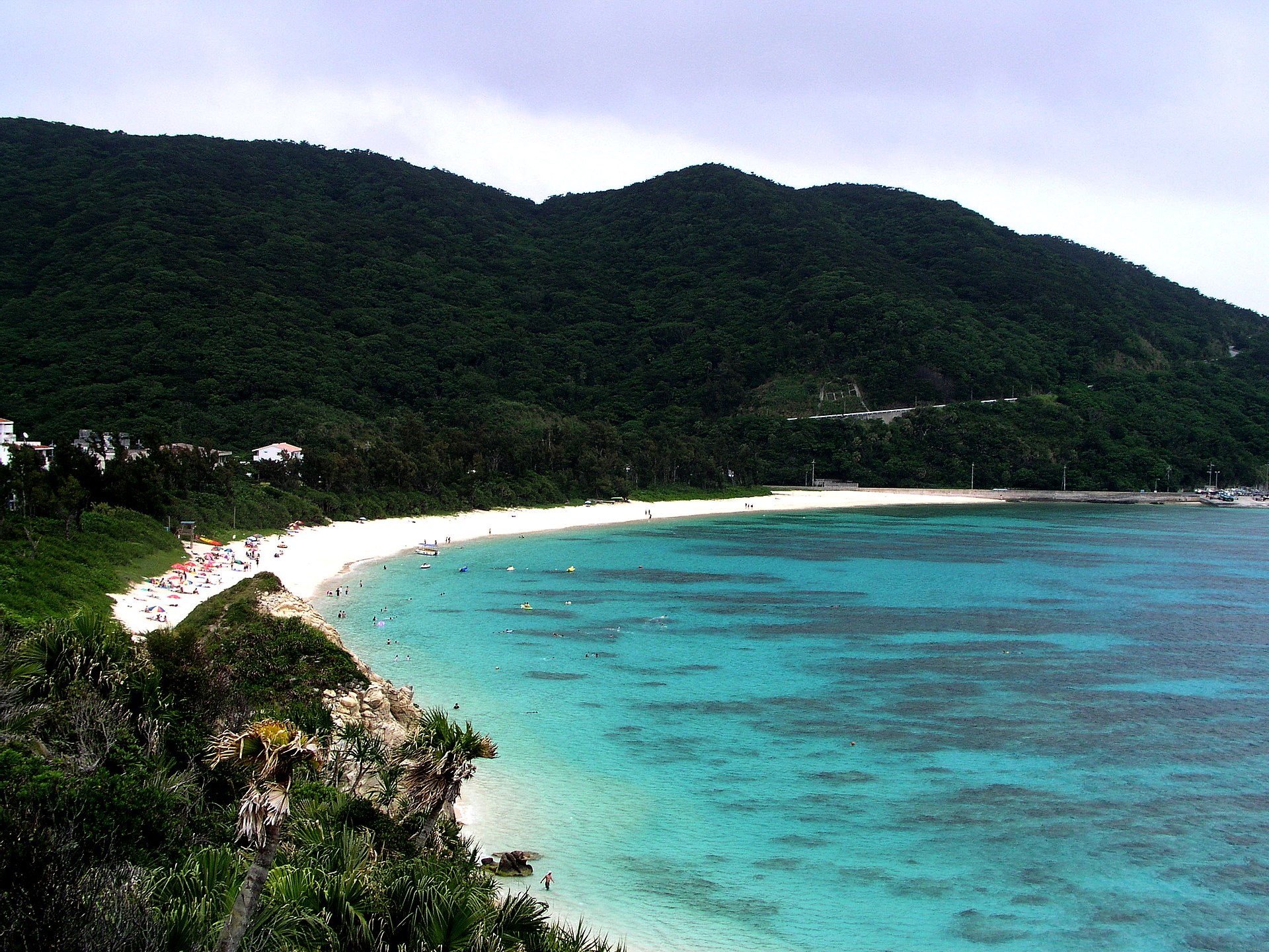 阿波連ビーチの風景