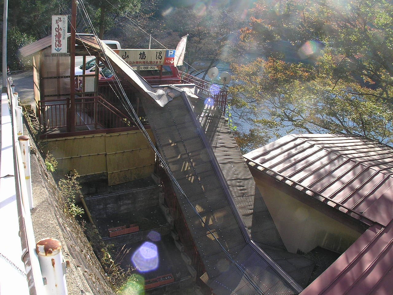 入之波温泉のケヤキ丸太の露天