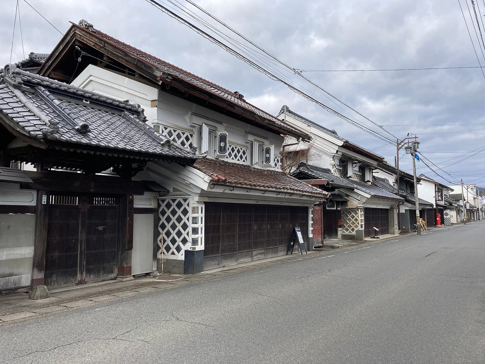 村田の蔵の町の店蔵の並ぶ通り