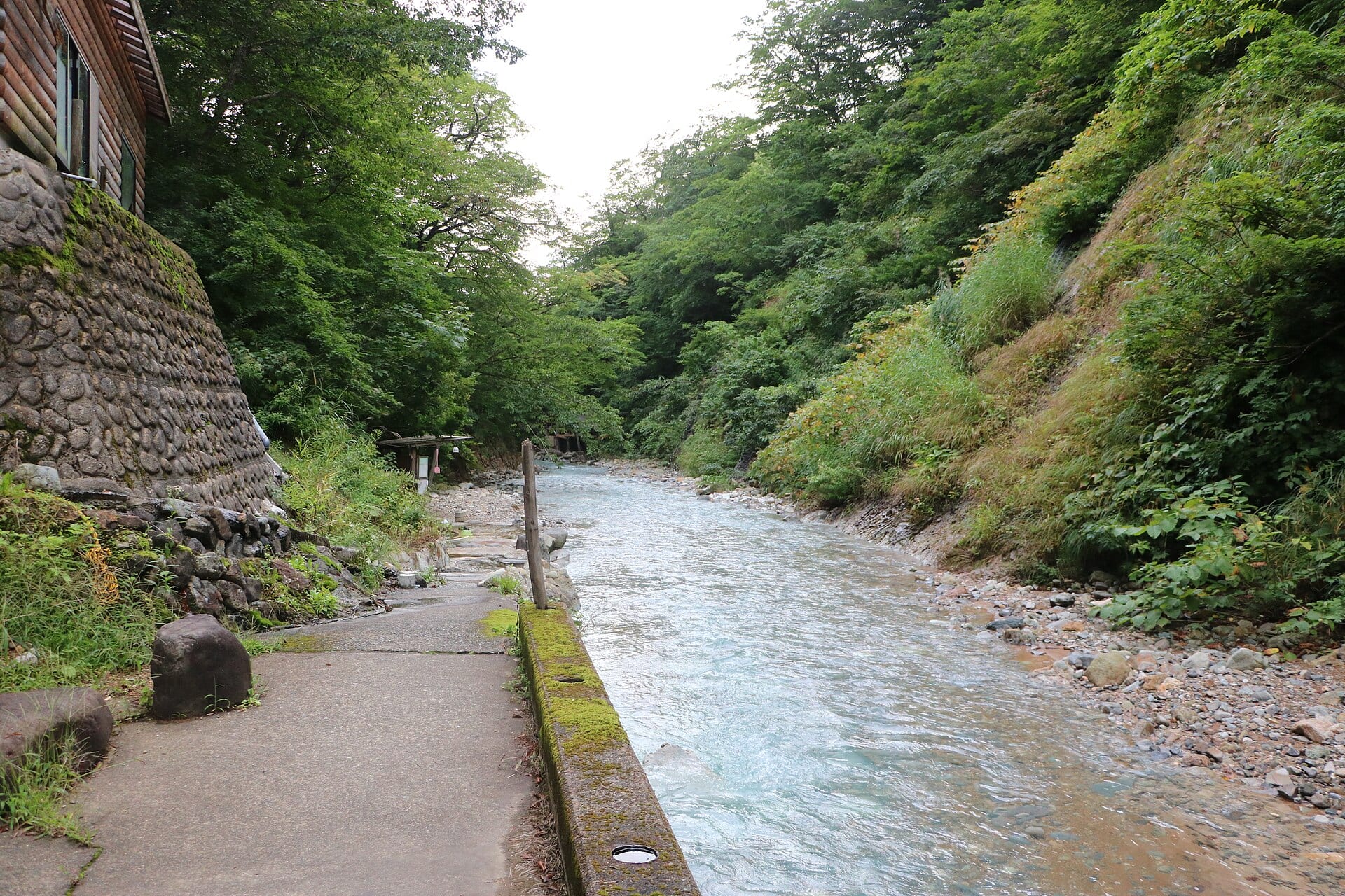 湯の元温泉の風景
