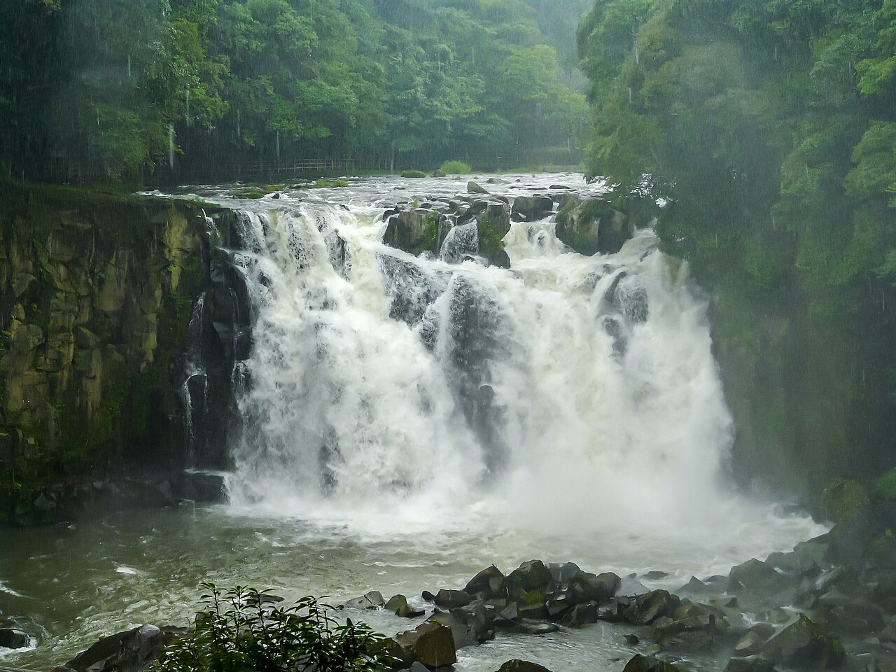 関之尾滝の風景