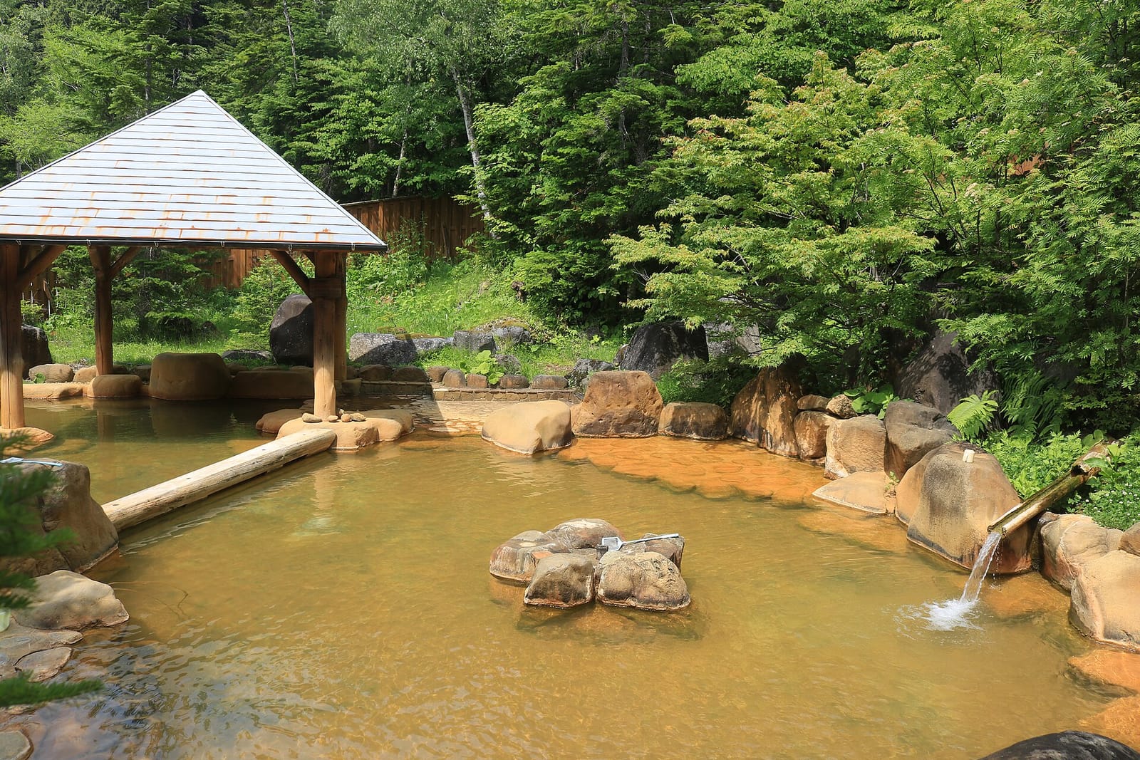 濁河温泉の茶褐色の露天