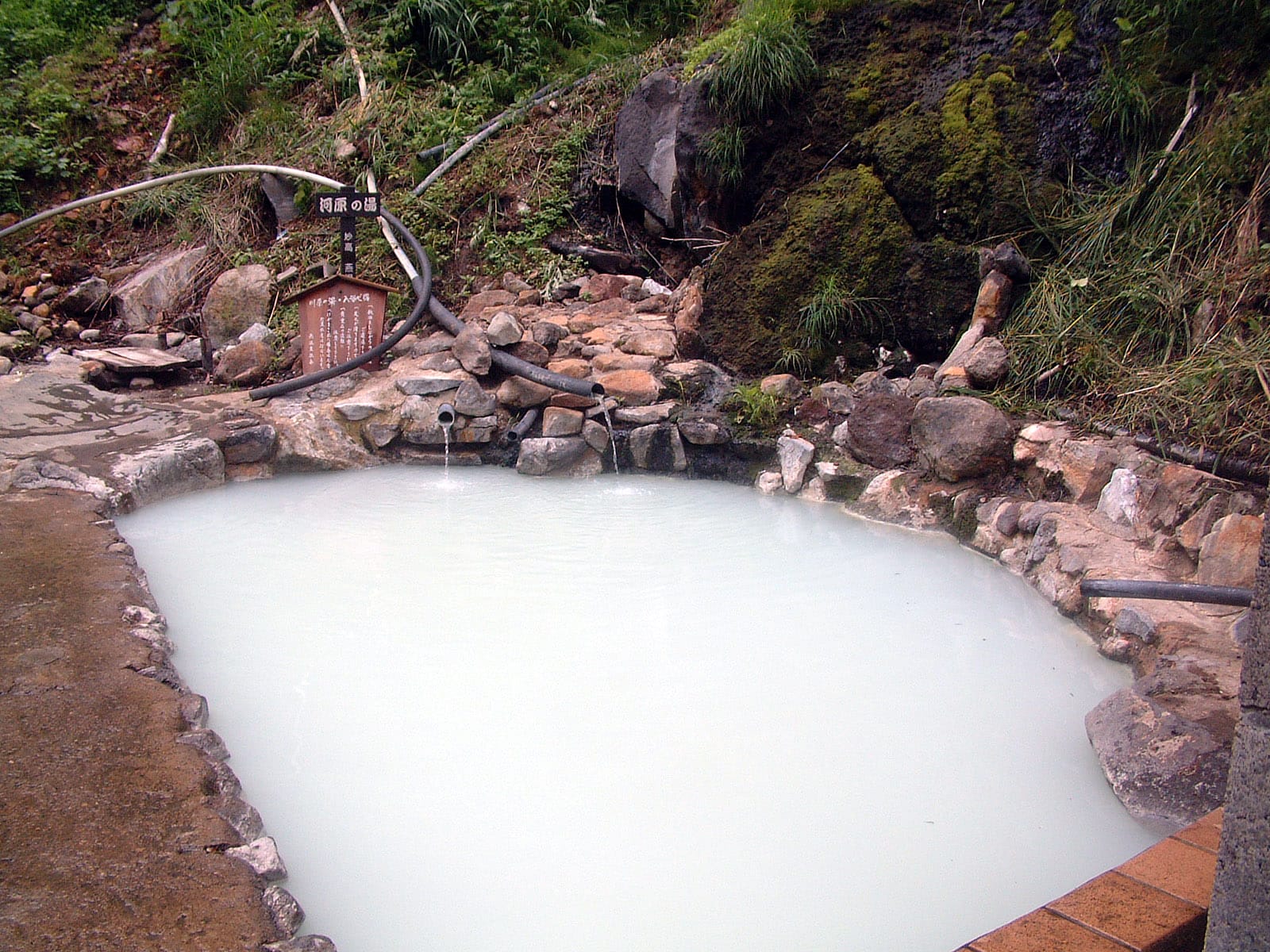 燕温泉の河原の湯
